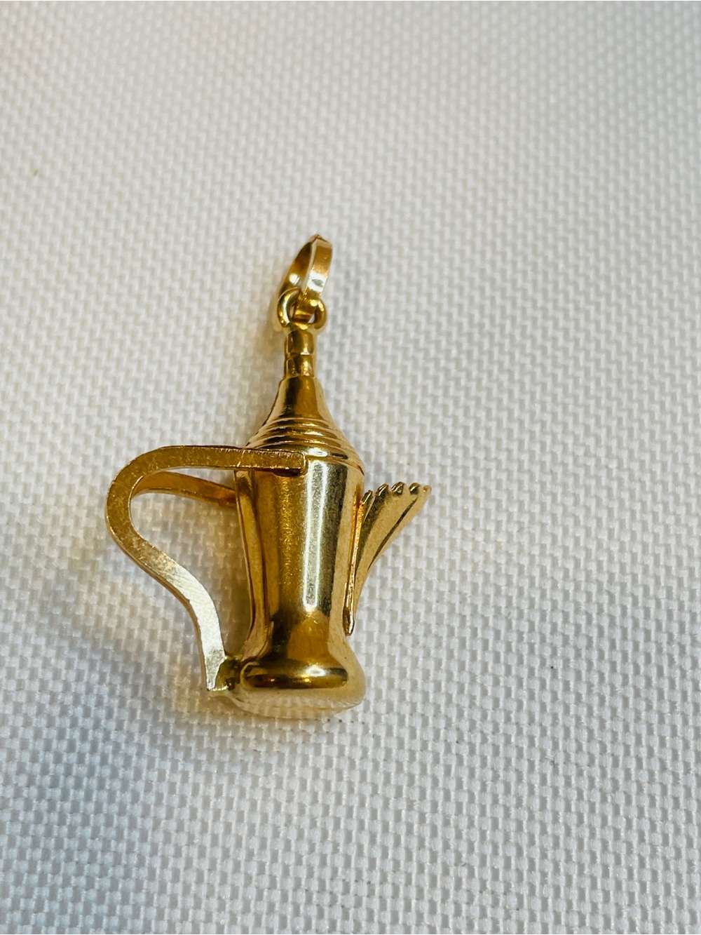 Vintage 20K Yellow Gold Dallah Coffee Pot Pendant Charm